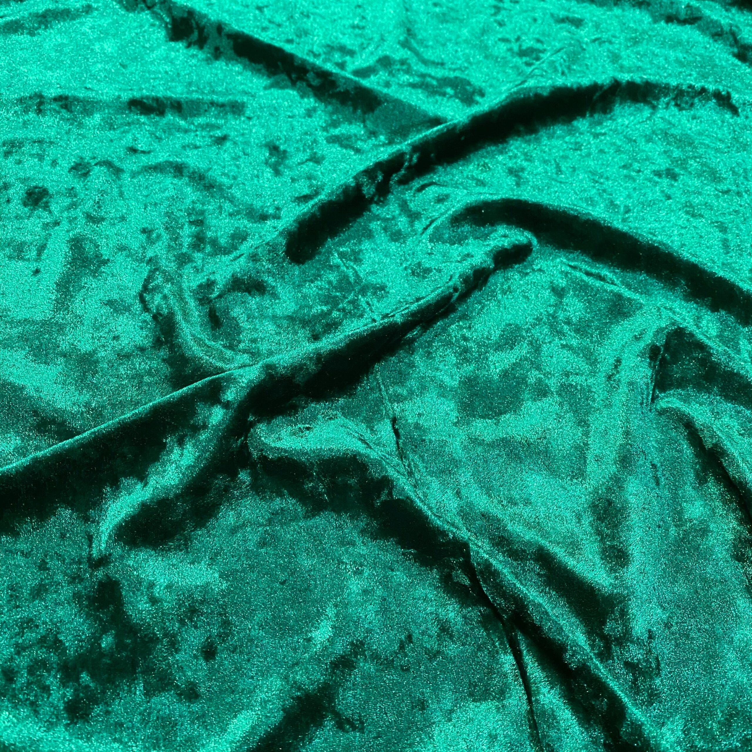Panne (Crush) Velvet Table Runner in Hunter Green | Rental Panne (Crush) Velvet Table Runner in Hunter Green | Rental