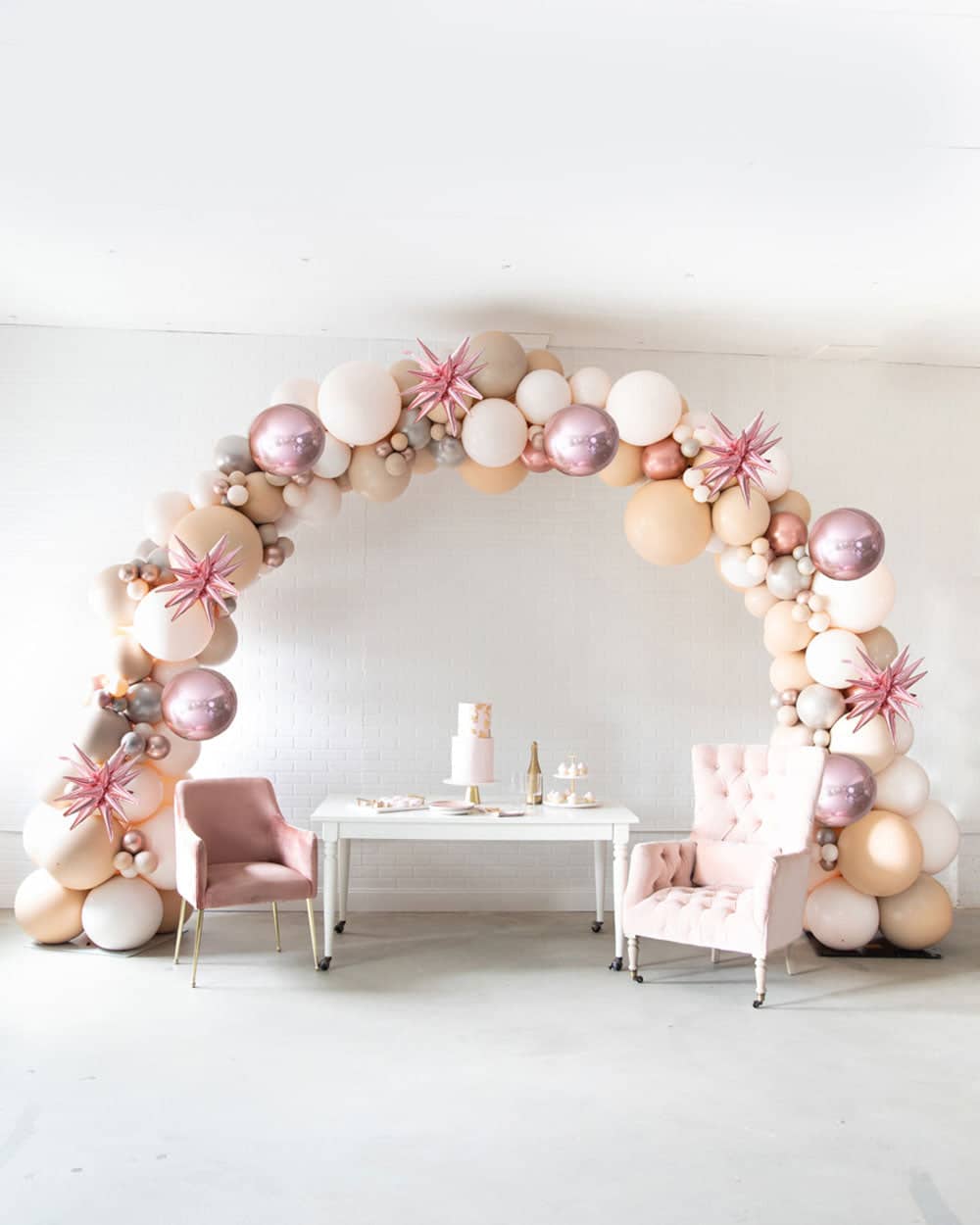 Ravishing Roses – Aeropole Arch | Rental Ravishing Roses – Aeropole Arch | Rental