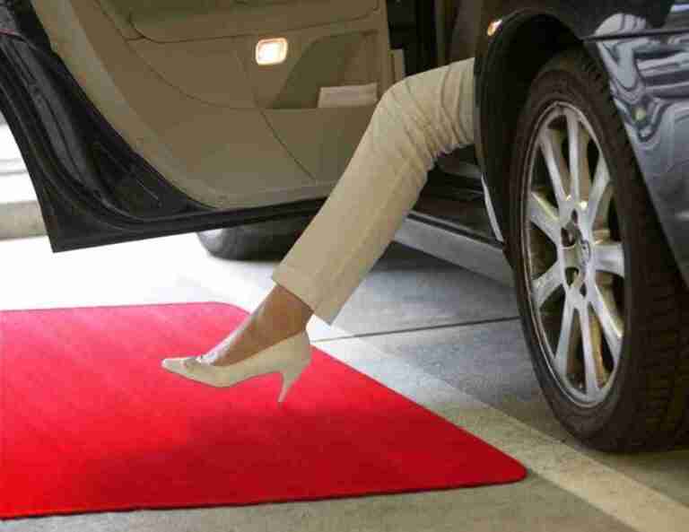 Aisle Runner | Red Carpet | 3′ x 30′ | Rental